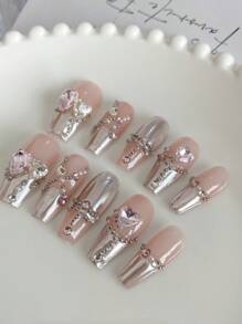 10 pièces de manchettes pour ongles de forme cercueil longue, faites à la main, délicates, avec de douces perles et strass en forme de cœur. Set de cache-ongles de style français avec chaîne de perles. Convient pour les mariées, les fêtes et l'usage quotidien. Livré avec 1 pièce de gel à ongles et 1 pièce de repoussoir à ongles