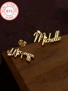 Ein Paar 925 Silber personalisierte englische Buchstaben Ohrringe mit kleinen Herz-Dekorationen, geeignet für den täglichen Gebrauch und Partytragen, Weihnachten, Halloween, Valentinstag, Hochzeitstag, Herbstoutfit und jeden Anlass. Das perfekte Geschenk zum Tragen