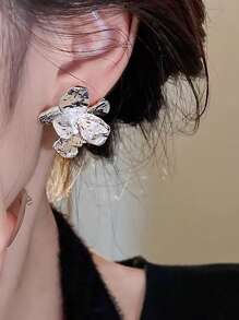 1 Cặp bông tai thời trang thiết kế cánh hoa bất đối xứng tối giản dành cho phụ nữ, thanh lịch và phù hợp cho các hoạt động nghỉ dưỡng - Bạc - Xem 3