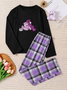 Bộ đồ giải trí tại nhà thời trang và thanh lịch, gồm áo dài tay cổ tròn họa tiết gấu và quần kẻ caro. Chất vải này rất thoải mái và phù hợp cho bé gái mặc vào mùa xuân và mùa thu - Màu tím hoa cà - Xem 1