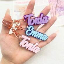 1 件定制亚克力钥匙扣，带英文名称和日期 - 个性化字母吊坠，创意三色设计，送给女士的完美圣诞节礼物 - 彩色 - 查看 7