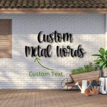 HELLOYOUNG 1 个独特的定制金属铭牌展现个性化书法的魅力，黑色文字墙面装饰，非常适合打造个性化空间，适用于卧室、客厅、花园、门口、家居装饰礼物生日毕业、多功能、可调节、装饰性、可重复使用、精致、可爱、高品质、现代、多彩、可爱、舒适、时尚、定制、个性化、独特、适合他的理想礼物、适合她的理想礼物、男朋友、女朋友、爸爸、妈妈、家人、朋友、儿子、女儿、办公室、茶室、学校、家庭、家居刷新 - 彩色 - 查看 2