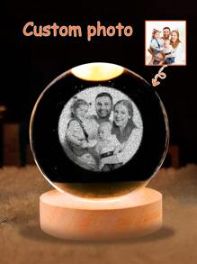 1 peça, luz noturna de bola de cristal LED personalizada - lâmpada fotográfica personalizada para decoração de casa e escritório | Presente ideal para casais, pais e entes queridos em ocasiões especiais, bola de cristal com foto personalizada, luz noturna com foto personalizada, dia dos namorados, decoração para o dia dos namorados, antimofo, elegante, adorável, colorido, personalizado, único. Presentes ideais para amigos, filho, filha, estudantes, trabalhadores, crianças, escola, casa, escritório, aniversário, formatura, renovação da casa, multifuncional, durável, ornamental, reutilizável, requintado, elegante, de alta qualidade, colorido, moderno, personalizado, personalizado, único, presentes ideais para ele, presentes ideais para ela, namorado, pai, namorada, mãe, família, amigos, sala de chá, casa, jardim, escritório, para aniversários, para o dia dos namorados, para o dia das mães, para aniversários, para o dia dos pais, para formatura, para casamentos, para inauguração de casa.