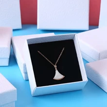 1 件白色荔枝纹极简主义珠宝盒，耳环收纳礼盒，适用于项链、戒指，适合女士礼物