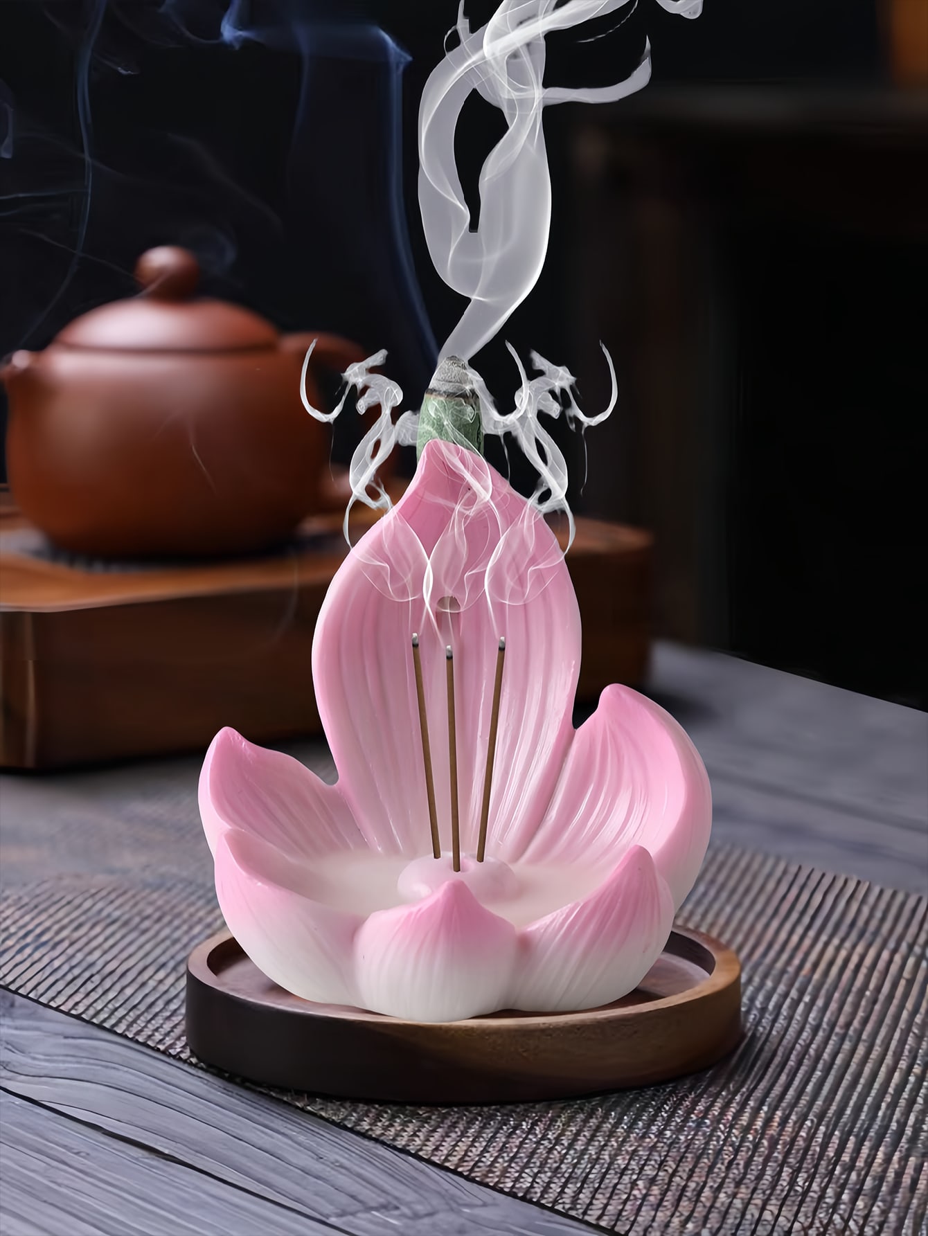 Arabian Home Decor: Exquisite Handcrafted Lotus Shaped Incense Burner - Perfect For Burning Traditional Oud And Bahor - Ideal Gift For Mother's Day, Wedding Celebrations And Eid Al-Adha - Adds A Touch Of Luxury And Tranquility To Any Middle Eastern Home