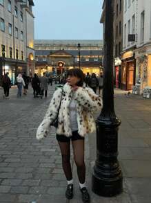 Jesienno-zimowy damski płaszcz z dużym kołnierzem, łatami i nadrukiem w panterkę, ze sztucznego futra, chroniący przed zimnem.