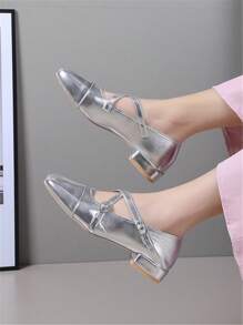 Zapatos planos color vino tinto, zapatos de mujer de moda con parte superior, correas entrecruzadas, slip-on y tacón bajo plateado - Plateado - Ver 1