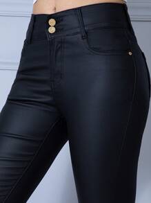 Pantalón de Vinipiel Negro, Estilo Acampanado, Ajustado con Cintura Alta y Efecto Push-Up con Elástico Moldeador para un Look Estilizado - Negro V3023 - Ver 5