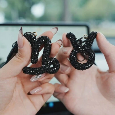 黑色十二星座钥匙扣，镶钻皮绳，男女通用，可用作汽车钥匙扣、吊坠、复活节彩蛋、母亲节礼物、闪亮钥匙扣、汽车爱好者钥匙扣、汽车钥匙链、汽车配件、包包挂饰、背包配件、哥特式Y2K风格包包挂饰、证件挂绳、汽车配件、圣诞汽车配件、教师、朋友、姐妹礼物