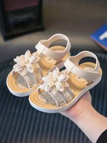2024新款露趾凉鞋公主软底幼儿宝宝甜美休闲蝴蝶女童学生时尚可爱夏季