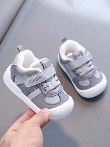 Zapatos deportivos de bebé cálidos y acogedores con superficie resistente al agua, suela blanda antideslizante, apropiados para niños y niñas de 6 meses a 3 años, para uso en interiores/exteriores en invierno, con cierre de gancho y bucle de fácil apertura y cierre, y banda elástica no constrictiva