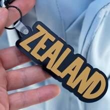 1 件个性化亚克力字母钥匙圈 - 背包定制姓名标签、奶瓶标签、尿布袋标签 - 椭圆形、字母主题钥匙圈装饰 - 适合返校、万圣节、圣诞节礼物、狗、雕刻、亮片、不锈钢、复古、休闲、男女通用、时髦、老钱、时尚、适合他的理想礼物、适合她、儿童、她、周年纪念、生日、婚礼、毕业典礼、乔迁、女士/男士的个性化礼物、个性化/定制钥匙扣 - 彩色 - 查看 6