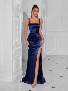 Vestito elegante da sera con scollo alla schiena, spalline sottili, plissettato e spacco davanti, della marca ADYCE, per donne