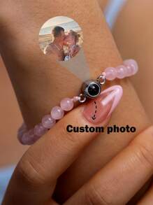 定制彩色投影手链，绿松石情侣串珠首饰，送给女朋友、情侣、情人节、生日等浪漫礼物，时尚、多彩、复古、简约、男女皆宜、休闲、可爱、定制、个性化、独特，送给她、男朋友、女朋友、爸爸、妈妈、家人、朋友，适合周年纪念日、生日、毕业典礼等场合。