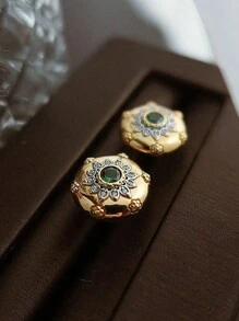 1 pieza Elegantes pendientes con diseño vintage grabado estilo palacio, enchapados en oro de 18K con piedra de circonia verde, accesorios de pendientes elegantes apropiados para uso diario