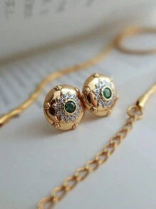 1 pieza Elegantes pendientes con diseño vintage grabado estilo palacio, enchapados en oro de 18K con piedra de circonia verde, accesorios de pendientes elegantes apropiados para uso diario