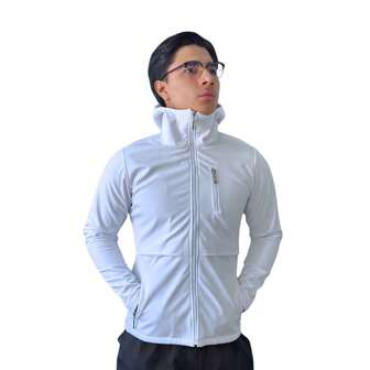 Chamarra Antifluidos Caballero dos bolsillos al frente bolsa en pecho gorro temporada invierno cierre frontal largo