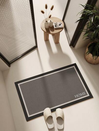 这款矩形地垫采用现代简约风格，由线条和纯色块构成。它设计简洁流畅，吸水速干，防滑耐磨，经久耐用，易于打理。适用于玄关、阳台、浴室、厨房和露台，款式多样。