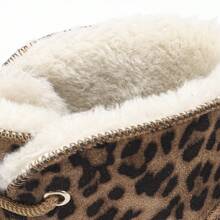 Damskie superlekkie, retro, śnieżne buty do kostki z nadrukiem w panterkę, z ciepłą podszewką i antypoślizgową podeszwą - nadruk lamparta - Zobacz 5