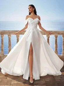 Nowa satynowa koronkowa haftowana rozcięta długa suknia ślubna z wysokim i niskim dołem