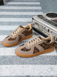 Zapatos anchos de corte retro en color marrón, extra anchos para mayor comodidad, suelas de goma duraderas y antideslizantes, zapatillas de mujer con diseño estilizado de estampado de leopardo, adecuados para vacaciones, regalos, fiestas, uso diario y escuela - marrón leopardo - Ver 7