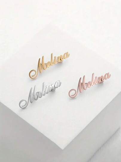 Broche personalizado com nome em aço inoxidável banhado a ouro 18K (1 peça) - Sem mosaico, elegante broche feminino, presente de casamento ideal, durável, colorido, fofo, adorável, divertido, kawaii, Y2K, estiloso, unissex, casual, personalizado, único, customizado, presente ideal para ele, presente ideal para estudantes do ensino fundamental, médio, universitários, calouros, veteranos, estudantes dos primeiros anos, romance delicado, graça de inverno, glamour de Ano Novo.
