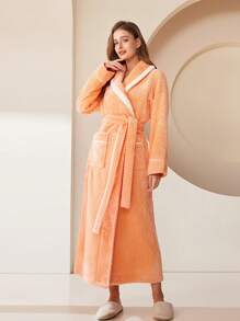 1件秋冬情侣加长菠萝法兰绒浴袍返校