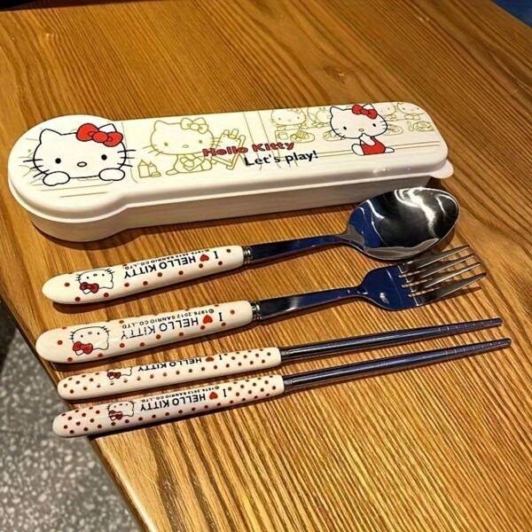 Sanrio Conjunto de Talheres de Aço Inoxidável Sanrio com 3 Peças - Colher e Garfo Fofinhos e Portáteis, Adequados para Viagens e Colecionadores, Colher e Garfo de Aço Inoxidável Fofos, Conjunto de Utensílios Portáteis para Alimentação, Utensílios de Viagem Portáteis, Coelho da Páscoa, Ovos da Páscoa, Celebração da Primavera, Desfile de Páscoa, Luz, Material Escolar