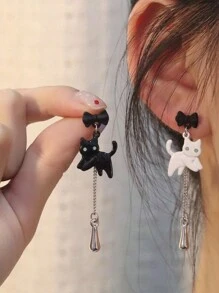 1 Paar asymmetrische schwarz-weiße Katzen Ohrringe, süße Tränenform Quaste Ohrringe, vielseitiges einzigartiges Design für Frauen