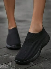 Chaussures plates décontractées en tricot respirant pour femmes, de couleur noire. Chaussures décontractées, confortables et sportives à rayures respirantes. Chaussures de sport à semelle large légère et antidérapante. Chaussures d'été pour femmes. Chaussures de course décontractées