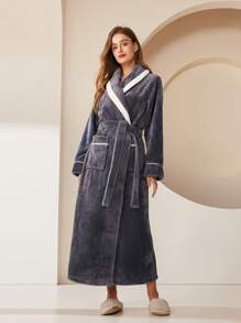 1件秋冬情侣加长菠萝法兰绒浴袍返校