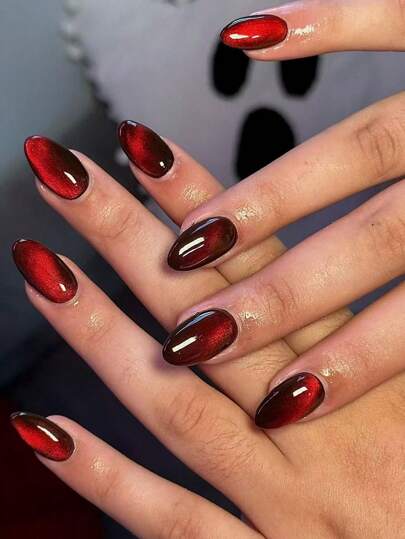 瞬间提升你的美甲造型！这款24片装Y2K风格短款椭圆形酒红色水晶猫眼美甲贴片，完美贴合短指甲，包含1片果冻胶和1把指甲锉，适合女性和女孩日常工作、学习和派对使用。美甲用品