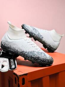 Fußballschuhe mit Stollen für Jungen und Mädchen, professionelle Outdoor-Fußballschuhe mit geometrischem Muster, rutschfest und atmungsaktiv, mit Schnürsenkel für Training und Wettkampf