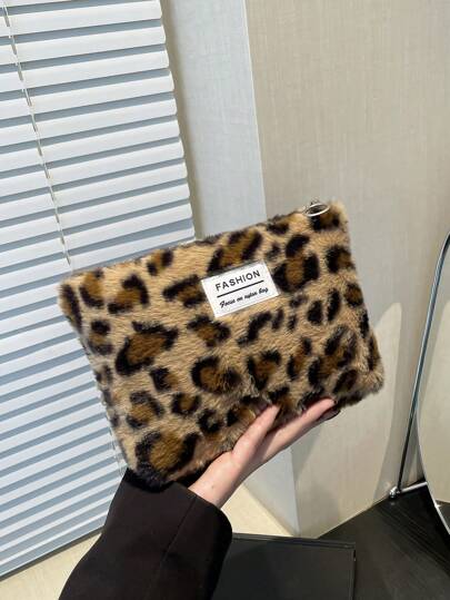 Yogodlns New Fashion Women Plush Fabric Leopard Print Texture Clutch Handbag Chic & Stylish Makeup Pouch Women Clutches Cute Women Wallet Mini Plush Handbag Lightweight Casual Clutch Bag For Autumn/Winter Contrast Color Fluffy Cosmetic Bag Lightweight Fashionable Party Clutch For Women, Fall Winter Fashionable Cheetah Print Purse For Women