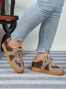 Zapatos anchos de corte retro en color marrón, extra anchos para mayor comodidad, suelas de goma duraderas y antideslizantes, zapatillas de mujer con diseño estilizado de estampado de leopardo, adecuados para vacaciones, regalos, fiestas, uso diario y escuela - marrón leopardo - Ver 4