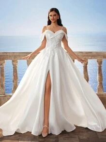 Nowa satynowa koronkowa haftowana rozcięta długa suknia ślubna z wysokim i niskim dołem