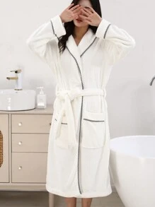 1 pieza Bata de baño blanca con ribete de color contrastante para mujer, gruesa, para uso en verano, boda, hogar, baño, de vuelta a la escuela