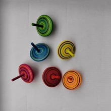 彩色木制旋转陀螺玩具，彩虹旋转陀螺，适合游戏、派对礼物、生日礼物、圣诞礼物（颜色随机） - 彩色 - 查看 10