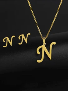 1 套钛钢 26 字母设计时尚百搭耳钉和吊坠项链首饰套装，适合男士，18K 镀金，适合送礼和日常佩戴