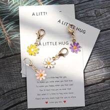 1/2/4Sets Lovely Daisy Mini Hug Card Sets,Daisy Keychain Combo,Comprising Of Cards And Cute Daisy Keychains, These Pocket Hug Cards Are Ideal For Gifting To Friends, On Special Days Such As Birthdays, Weddings, For Mother's Day, Father's Day, Valentine's Day, Serving As An Encouraging Token Or A Sweet Way To Say 'I Miss You'."