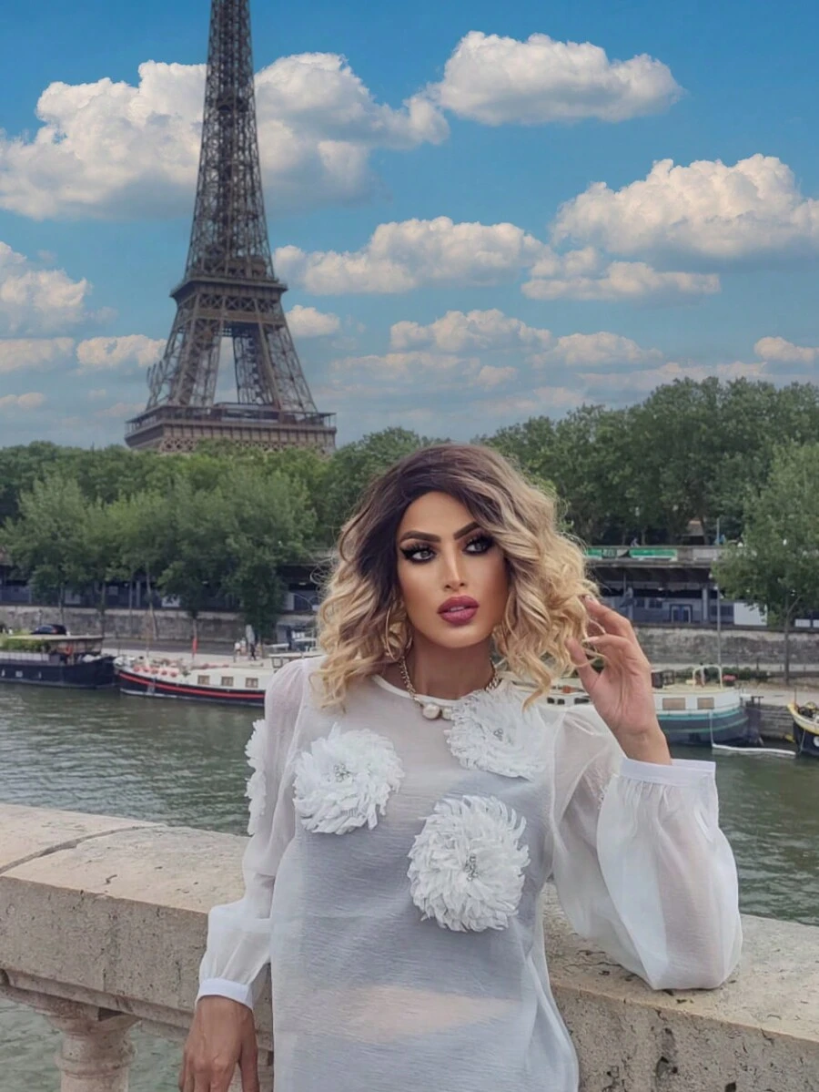 Blusa elegante con decorazioni floreali e dettagli di perle - Bianco - Visualizzare 1