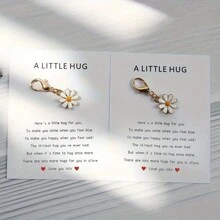 1/2/4Sets Lovely Daisy Mini Hug Card Sets,Daisy Keychain Combo,Comprising Of Cards And Cute Daisy Keychains, These Pocket Hug Cards Are Ideal For Gifting To Friends, On Special Days Such As Birthdays, Weddings, For Mother's Day, Father's Day, Valentine's Day, Serving As An Encouraging Token Or A Sweet Way To Say 'I Miss You'."