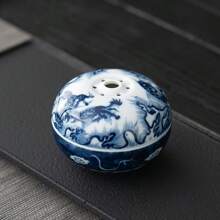 1 件青花陶瓷龙纹香炉，釉面芳香装饰品