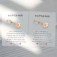 1/2/4Sets Lovely Daisy Mini Hug Card Sets,Daisy Keychain Combo,Comprising Of Cards And Cute Daisy Keychains, These Pocket Hug Cards Are Ideal For Gifting To Friends, On Special Days Such As Birthdays, Weddings, For Mother's Day, Father's Day, Valentine's Day, Serving As An Encouraging Token Or A Sweet Way To Say 'I Miss You'."
