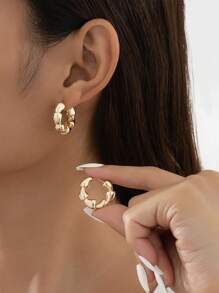 1 Pair Niche Design Asymmetrical Personalized Cone Hoop Earrings, French Minimalist Round Ear Cuffs, Cold Aesthetic Versatile Elegant Women's Jewelry - Earrings - View 1
