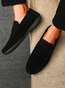 Mocassins pour hommes Nouvelles chaussures casual Chaussures polyvalentes Chaussures de pêcheur à enfiler Chaussures molles Chaussures bateau à semelle plate Chaussures d'affaires Chaussures en cuir noir Chaussures habillées (Taille petite et étroite, il est recommandé de commander 2 tailles de plus)