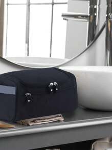 1 geantă de toaletă de călătorie suspendată, fabricată din țesătură de nailon impermeabilă de înaltă calitate, cu fermoar premium, cârlige integrate, compactă și ușoară, potrivită pentru geantă de machiaj, geantă de ras pentru bărbați, organizator de cosmetice pentru femei, geantă de duș, geantă de depozitare pentru baie, geantă de ras, pachet convenabil, geantă de călătorie, kit de igienă etc. Genți de machiaj Organizator de machiaj Organizator de machiaj Depozitare machiaj Rechizite școlare