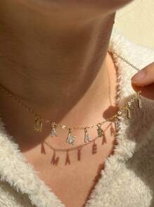 1 pièce Collier DIY en cubique de zircone doré minimaliste, collier personnalisé avec lettre simple, collier pendentif personnalisé en acier inoxydable MAMA, cadeau de mode pour maman, automne, simple, décontracté, vintage, unique, cadeau idéal pour petite amie, maman, famille, amie, fille, anniversaire, Saint-Valentin, fête des mères, anniversaire, remise des diplômes, port quotidien, mariage, gala, or, à la mode, automne, décontracté, sobre, unisexe, hipster, personnalisé, unique, idéal pour elle, petit ami, petite amie, papa, maman, famille, amis, animaux de compagnie, fils, fille, grands-parents pour les anniversaires, la Saint-Valentin, la fête des mères, les anniversaires, les remises de diplômes, la fête des pères, les mariages, le port quotidien, les fêtes, le bal de promo, noir, argent, or, élégant, coloré, vintage, simple, unisexe, décontracté, mignonne, personnalisé, unique, idéal pour lui, idéal pour elle