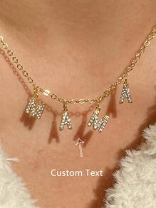1 pièce Collier DIY en cubique de zircone doré minimaliste, collier personnalisé avec lettre simple, collier pendentif personnalisé en acier inoxydable MAMA, cadeau de mode pour maman, automne, simple, décontracté, vintage, unique, cadeau idéal pour petite amie, maman, famille, amie, fille, anniversaire, Saint-Valentin, fête des mères, anniversaire, remise des diplômes, port quotidien, mariage, gala, or, à la mode, automne, décontracté, sobre, unisexe, hipster, personnalisé, unique, idéal pour elle, petit ami, petite amie, papa, maman, famille, amis, animaux de compagnie, fils, fille, grands-parents pour les anniversaires, la Saint-Valentin, la fête des mères, les anniversaires, les remises de diplômes, la fête des pères, les mariages, le port quotidien, les fêtes, le bal de promo, noir, argent, or, élégant, coloré, vintage, simple, unisexe, décontracté, mignonne, personnalisé, unique, idéal pour lui, idéal pour elle