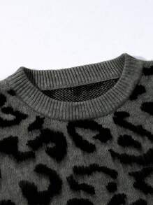 Men's Vintage Leopard Contrast Color Fuzzy High Street High-End Casual Knit Sweater, Round Neck, Autumn/Winter